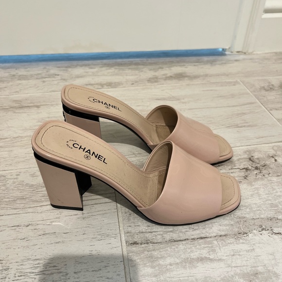 Chanel Mules | Chanel Cruise 2022 patent leather nude size 38 - Picture 9 of 16